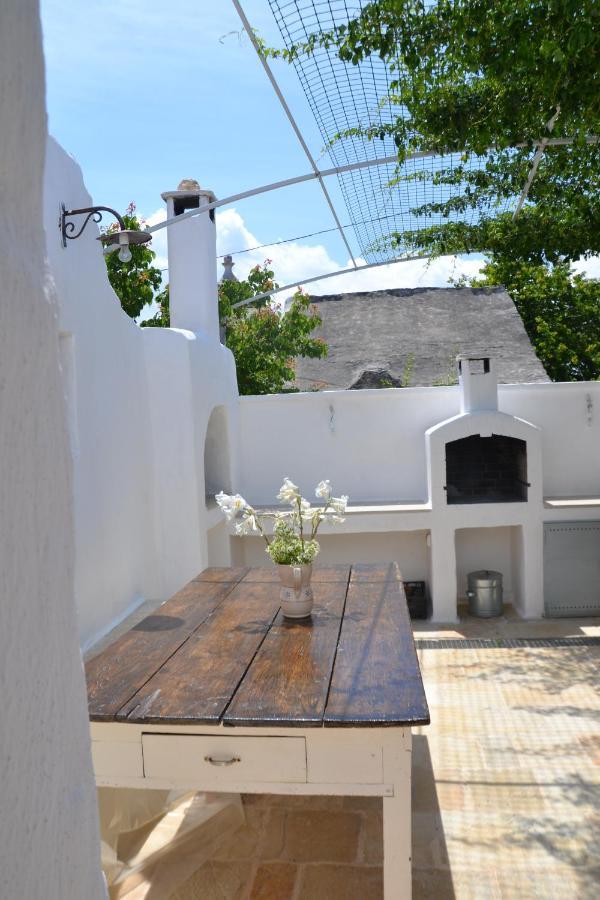 Trullo Piccola Contrada Guest House Locorotondo Exterior photo