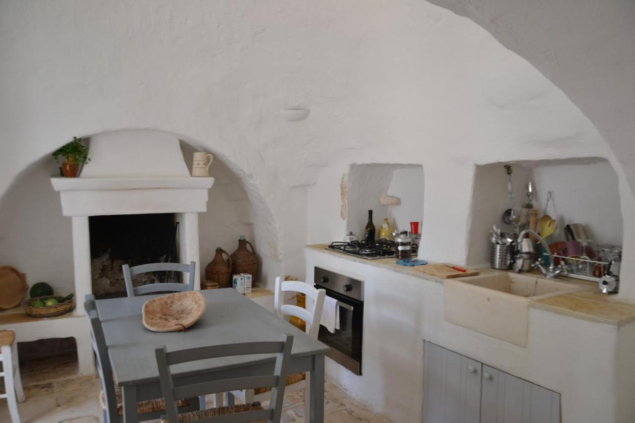 Trullo Piccola Contrada Guest House Locorotondo Exterior photo